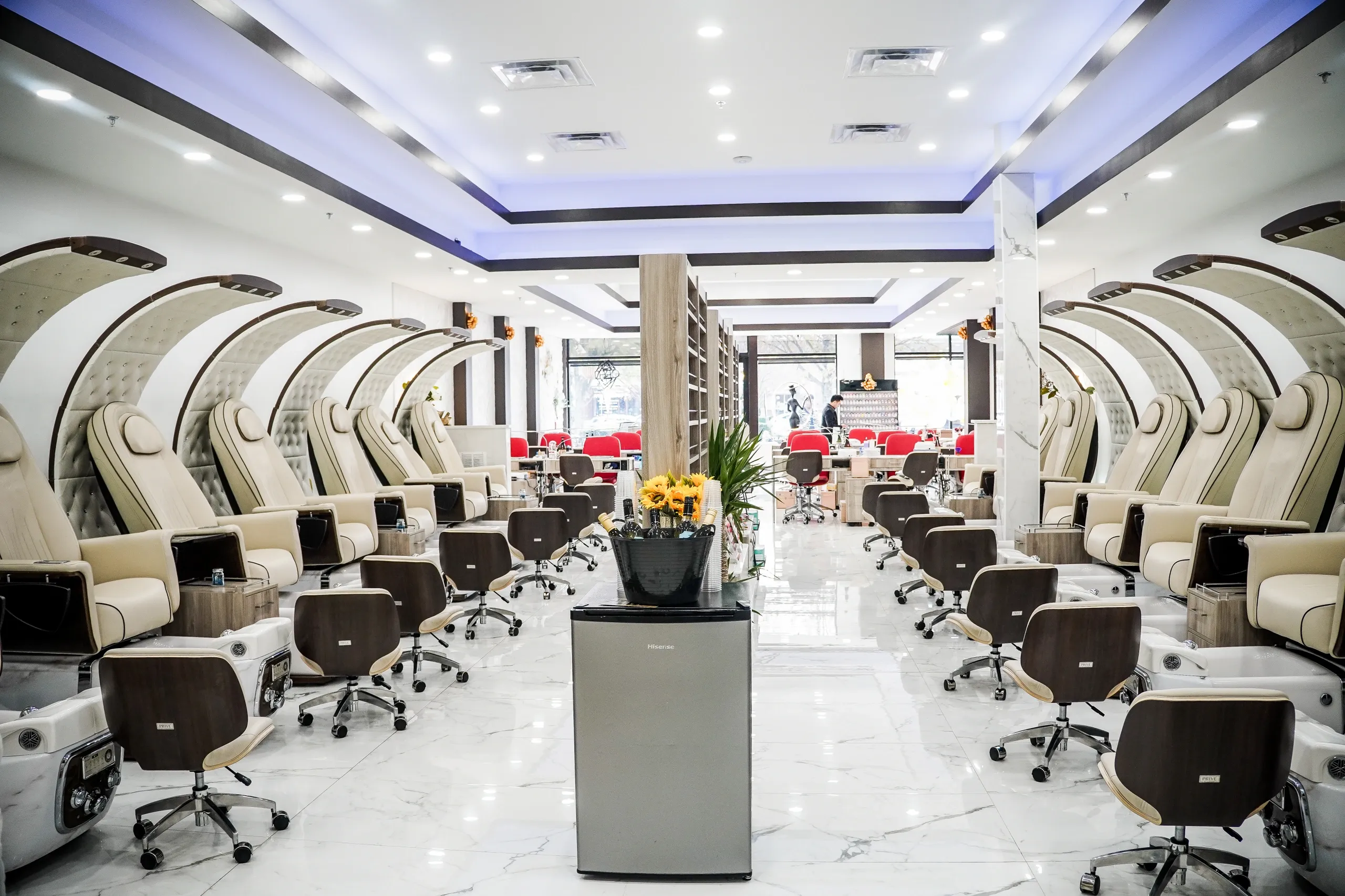 Nail salons near me big salon space image.